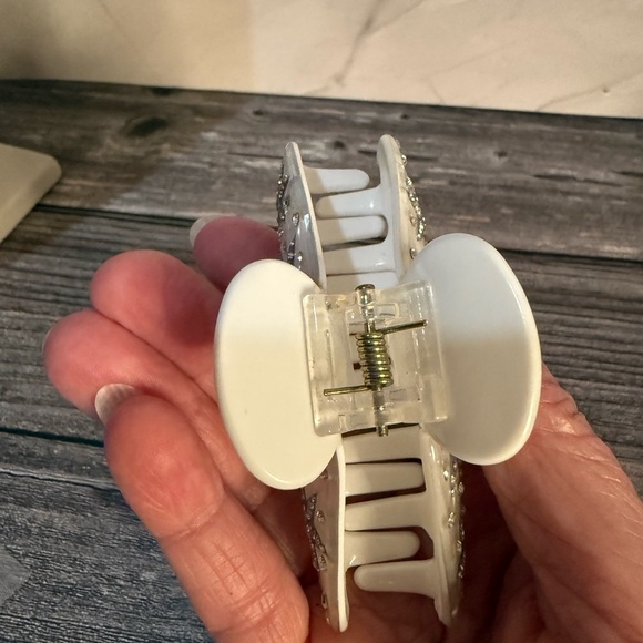 NWOT Free People White with Silver Stars Rhinestones Hair Claw Clip - Picture 5 of 6